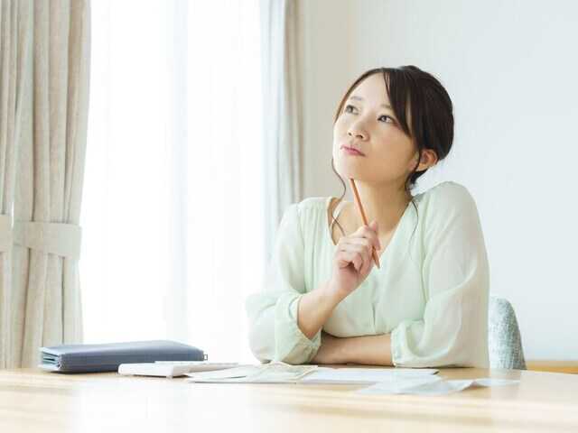 投資を始めたいけれど、「自分の収入や貯金で投資を始めても大丈夫なのか」と不安な人も多いでしょう。All Aboutマネーガイドの田代昌之さんに、初心者が確認したいポイントについて教えてもらいました。※サムネイル画像:PIXTA