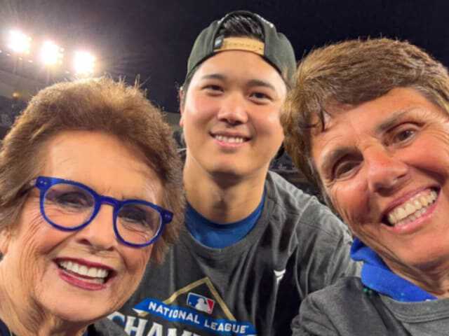 女子テニス界のレジェンド、ビリー・ジーン・キングさんは10月18日、自身のInstagramを更新。ロサンゼルス・ドジャース所属の大谷翔平選手との写真を公開し、反響を呼んでいます。(サムネイル画像出典:ビリー・ジーン・キングさん公式Instagramより)