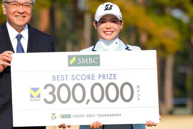 昨年の「Vポイント×SMBCレディス」で優勝した吉田優利。ベストスコア賞の30万Vポイントもゲットした　写真：鈴木祥
