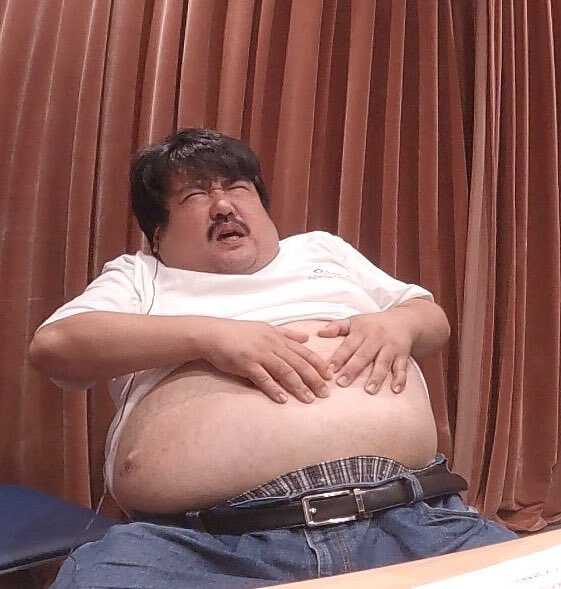 鈴木もぐらさん（空気階段）　TBSラジオ「空気気団の踊り場」公式Xアカウントより