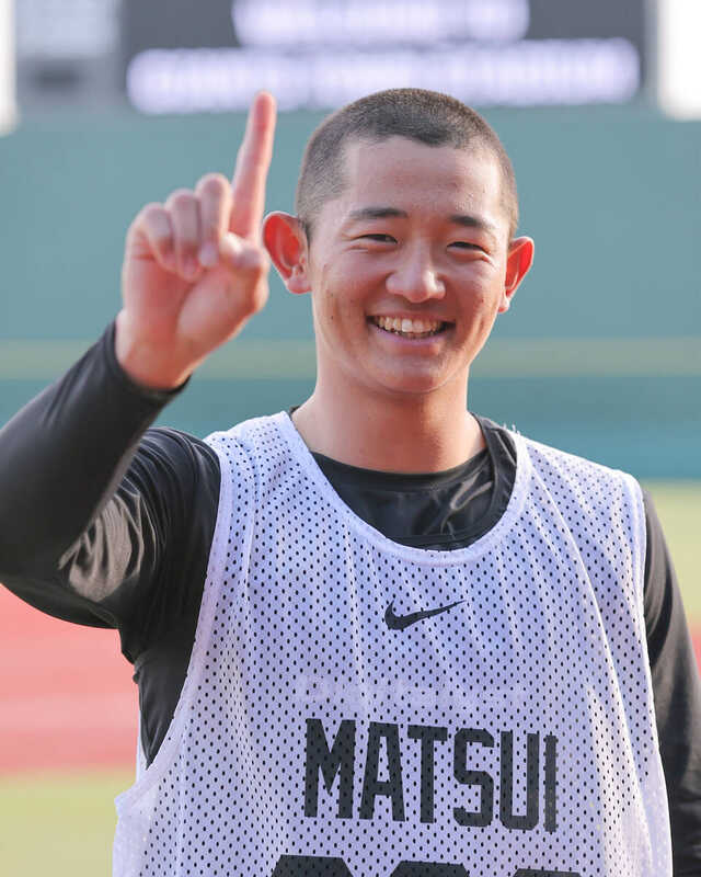 １５００メートル走で１位の松井蓮太朗（カメラ・小林　泰斗）