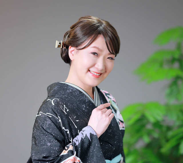 インタビューに答えた市川由紀乃（カメラ・小泉　洋樹）