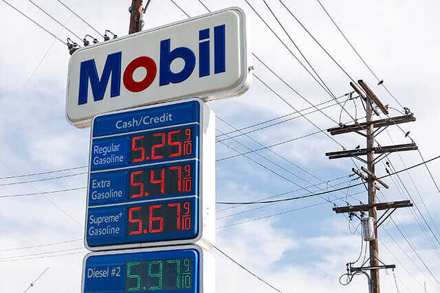 中東情勢の緊迫を受け、米ロサンゼルスのガソリン価格は1ガロン5ドルを突破。原油輸送の要衝であるホルムズ海峡の封鎖は、いずれ日本にも大きな影響を及ぼす