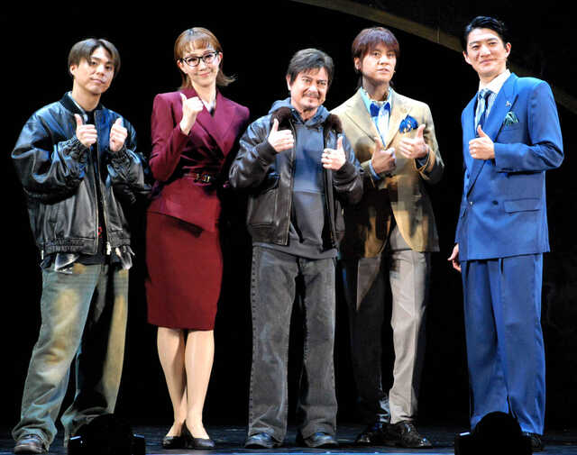 ミュージカル「最強のふたり」公開ゲネプロ前取材会に登壇した（左から）小野塚勇人、紅ゆずる、川平慈英、浦井健治、宮原浩暢