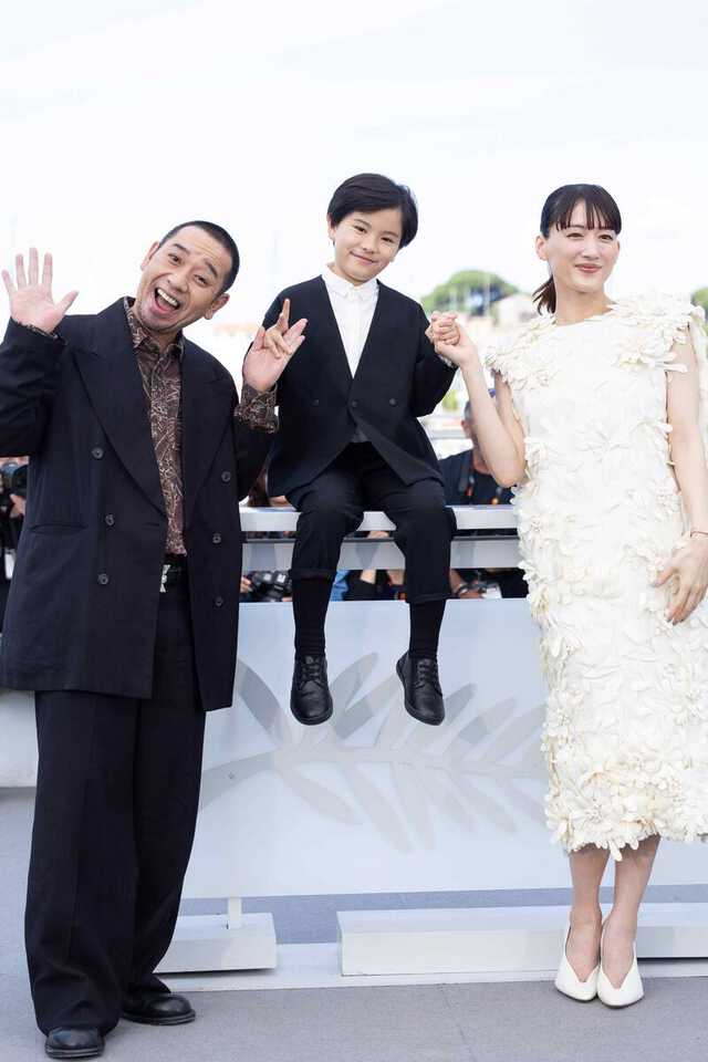 カンヌ国際映画祭でフォトコールに参加した（左から）大悟、桑木里夢、綾瀬はるか(c)KazukoWAKAYAMA