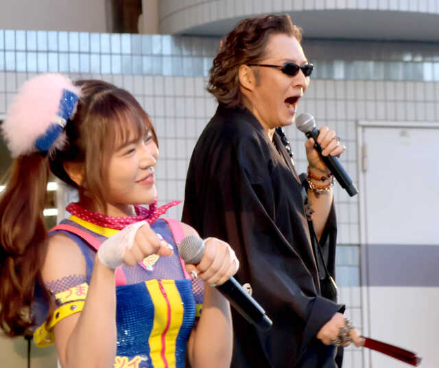 BNK４８とのコラボステージを披露した石井竜也