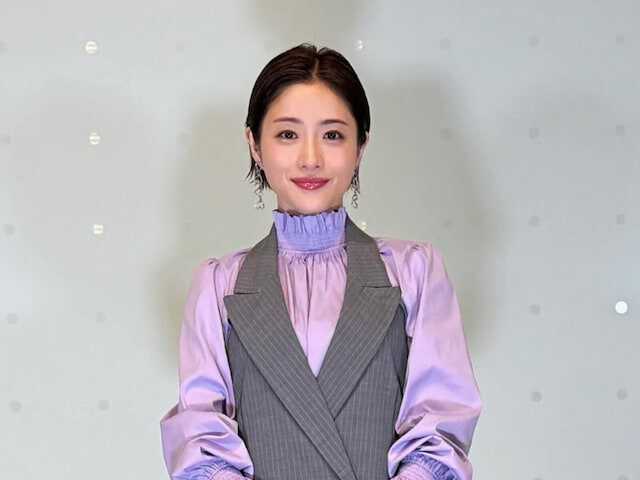 結婚指輪を制作する東京ダイヤモンドは、結婚指輪の購入経験者306人を対象に「結婚指輪にこだわっていそうな女性芸能人ランキング」に関する調査を実施しました。2位は「石原さとみ」、では1位は？ （サムネイル画像出典：ドラマ『Destiny』公式Instagram）