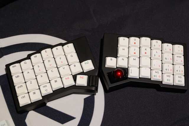 Keychronの分割キーボードやトラックボールを日本で初展示。わいわい