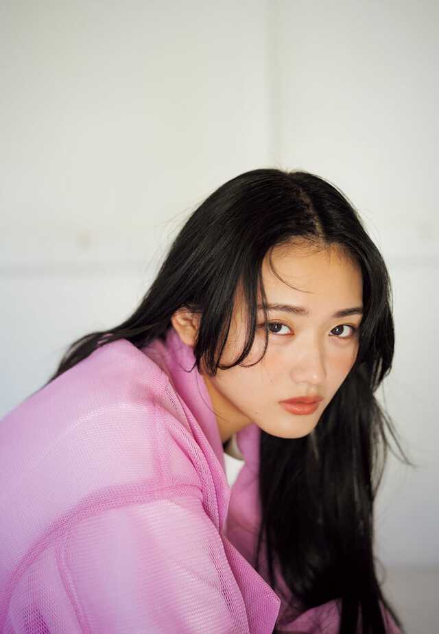 山崎天:撮影/HIROKAZU スタイリング/武久真理江 ヘアメイク/田村直子 デザイン/松本麻実(GROSVENOR design.)