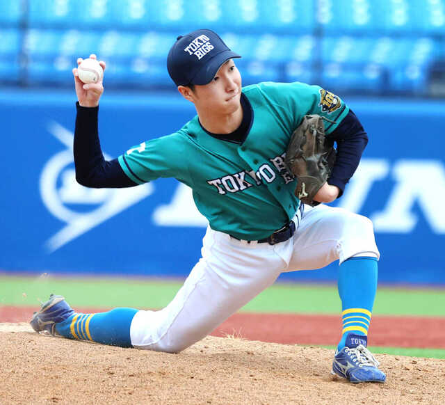 オールスターに出場、四回に登板、無失点に抑えた東大・渡辺向輝　（カメラ・越川　亙）