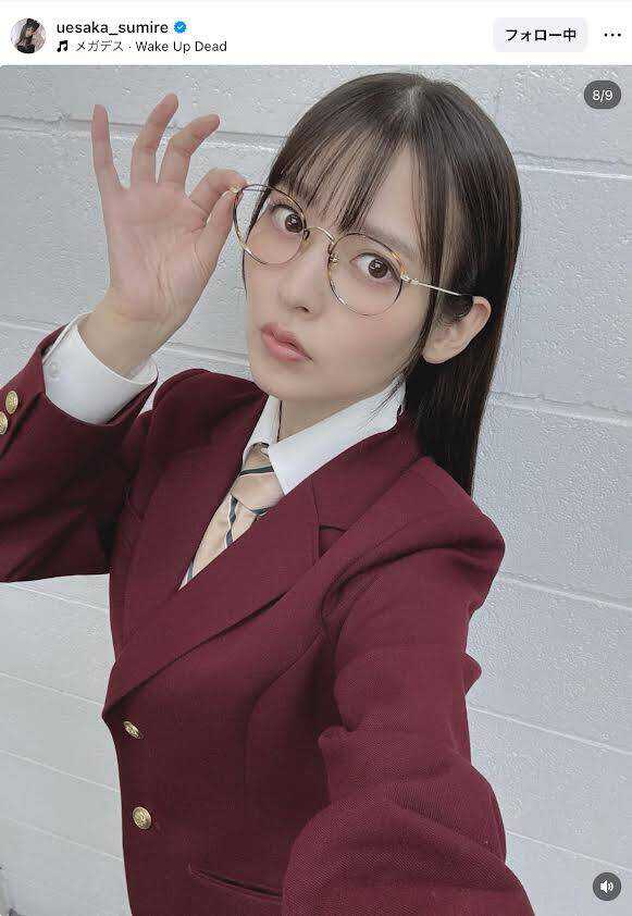 制服ショットでファンメロメロ　上坂すみれのインスタグラム（＠ｕｅｓａｋａ＿ｓｕｍｉｒｅ）より