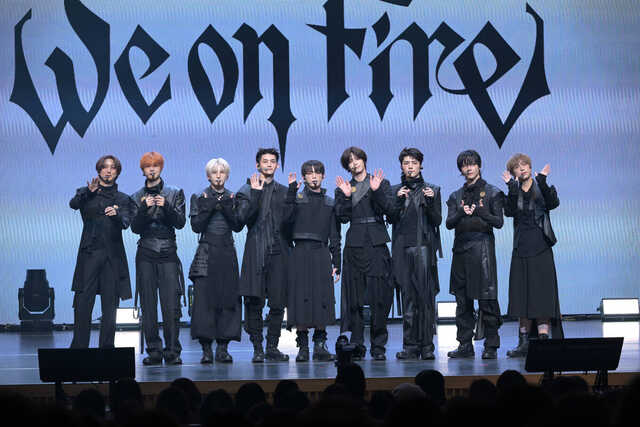 ショーケースを行った「＆ＴＥＡＭ」の（左から）FUMA、EJ、YUMA、JO、HARUA、K、MAKI、NICHOLAS、TAKI（カメラ・竹松　明季）