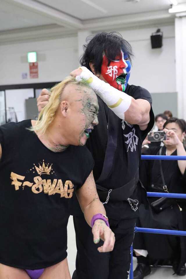 邪道”大仁田厚「化身」グレート・ニタ、31年ぶり広島に降臨…毒霧＆鎌