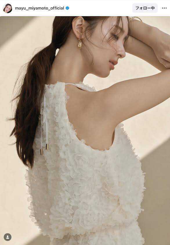 夏服を披露　宮本茉由のインスタグラム（＠ｍａｙｕ＿ｍｉｙａｍｏｔｏ＿ｏｆｆｉｃｉａｌ）より