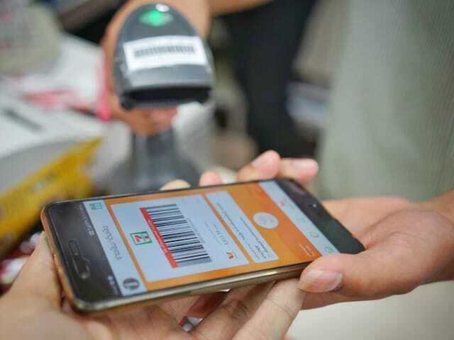 All About編集部は全国10~70代の男女300人を対象に、「スマホアプリ」に関するアンケートを実施しました。「好き&よく使うクーポンアプリ」ランキング、2位「セブン-イレブン アプリ」、では1位は? ※画像:Shutterstock.com