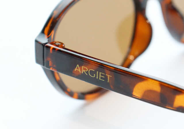ゴールドロゴ 素敵なあの人ARGIET偏光サングラスゴールドロゴ