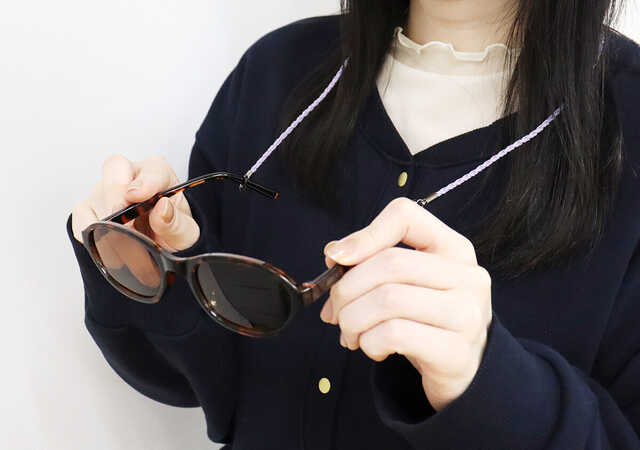 パープルカラー 素敵なあの人ARGIET偏光サングラスグラスコードパープルカラー