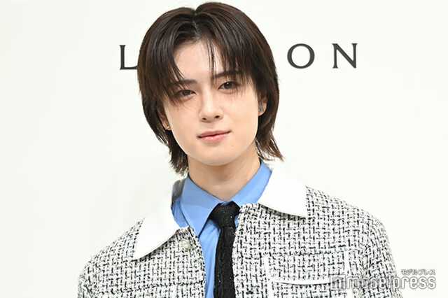 INI佐野雄大、人気アイドルとのクリスマスディズニー満喫ショット公開