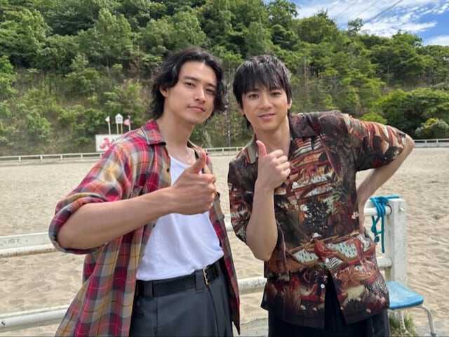 俳優の山崎賢人（※崎は「たつさき」）さんは6月21日、自身のInstagramを更新。俳優・山田裕貴さんとのツーショットを披露し、反響を呼んでいます。（サムネイル画像出典：山崎賢人さん公式Instagramより）