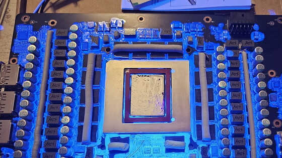 NVIDIAが課したGeForce RTX 5090の性能制限を突破する改造方法とは