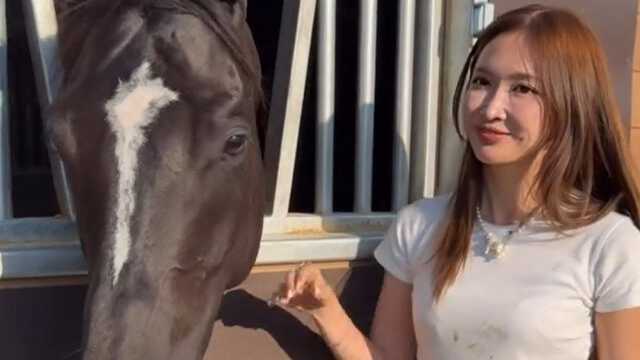 那須ファームビレッジトレーナー☆紗栄子さん☆ 紗栄子 】引退競走馬を〝新しい家族〟に 自身のファームで迎え入れ