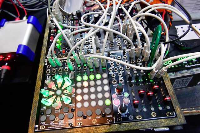 音の水路に身を任せ〜モジュラー・シンセの“今”が交差「Patching