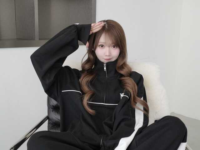 LOVE 大谷映美里、プロデュースブランドの新作を紹介。ユニセックス