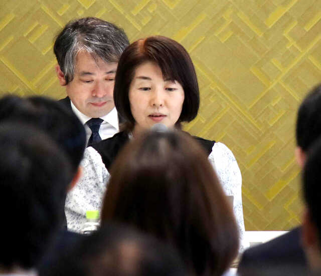 棋士総会の冒頭であいさつする清水市代会長