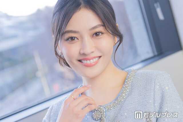 モデルプレスのインタビューに応じた平松里菜（C）モデルプレス