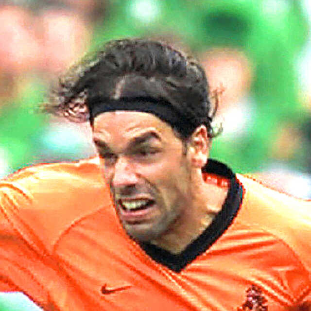 元世界的FWファンニステルローイ氏がオランダ代表のアシスタント