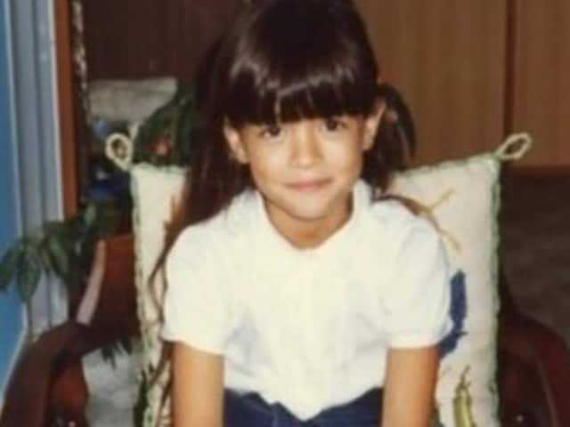 シンガーソングライターのアンジェラ・アキさんは3月18日、自身のInstagramを更新。幼少期の写真を公開し、デビュー前の心境や新曲MVへの思いをつづりました。(サムネイル画像出典:アンジェラ・アキさん公式Instagramより)