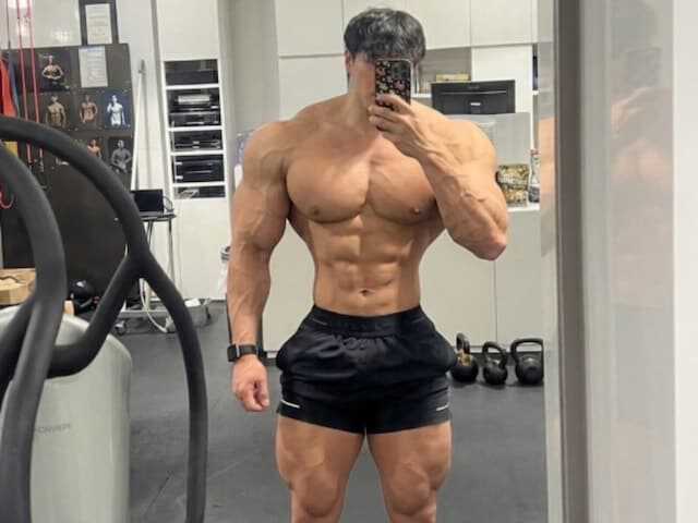 GENERATIONS from EXILE TRIBE・中務裕太さんのスタッフが運営するXアカウントは4月1日、投稿を更新。中務さんがムキムキの肉体を披露しました。（サムネイル画像出典：中務裕太さんスタッフ公式Xより）