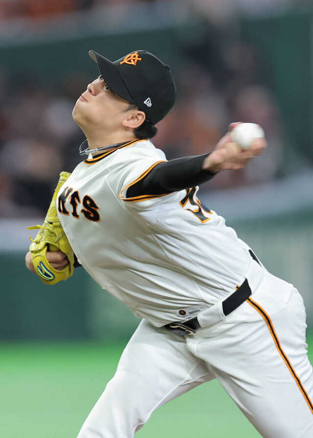 ６回２番手の高梨雄平（カメラ・小林　泰斗）