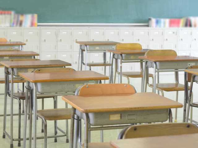 出席者が激減しており、参加する意味がないという声も聞かれる保護者会。中には、欠席したら「専業主婦なのに時間がないなんて」と悪口を言われた人も。共働きが多い現代で、保護者会の存在意義を見いだすことはできるのだろうか。※サムネイル画像：PIXTA