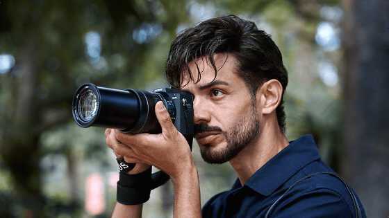 ソニーが24-600mmズームレンズ搭載のレンズ一体型カメラ「RX10V」を