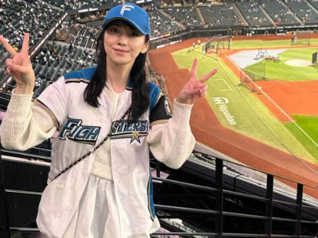 元モーニング娘。でタレントの飯田圭織さんは4月21日、自身のInstagramを更新。野球観戦をする姿を公開しました。（サムネイル画像出典：飯田圭織さん公式Instagramより）