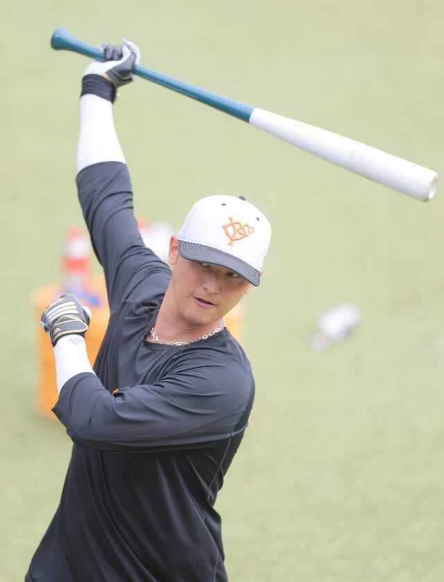 巨人】吉川尚輝が2軍の試合前練習に参加 左太もも裏の肉離れから2日