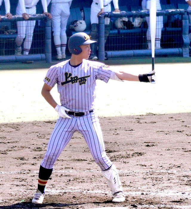 二塁打を放つなど逆転勝ちに貢献した上田西・松野暖