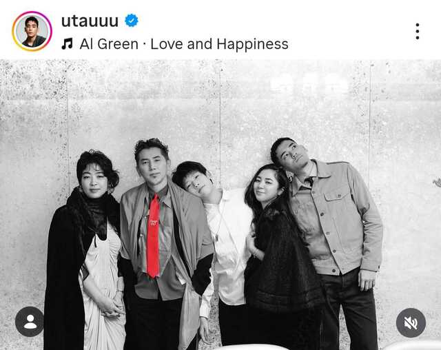 (左から)内田也哉子さん、本木雅弘、弟の玄兎(げんと)さん、妹の内田伽羅、UTA。UTAのインスタグラム(@utauuu)より