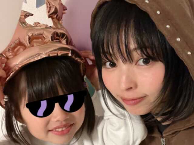元でんぱ組.incでタレントの最上もがさんは5月6日、自身のXを更新。5歳の誕生日を迎えた娘との親子ショットを公開し、反響を呼んでいます。（サムネイル画像出典：最上もがさん公式Xより）