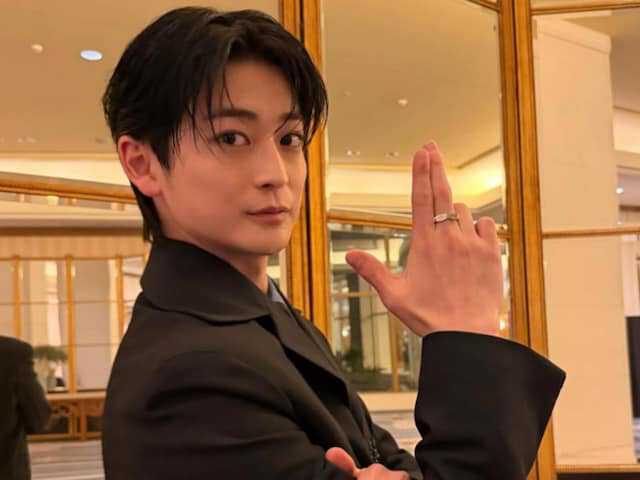 俳優の高橋文哉さんは4月28日、自身のInstagramを更新。映画『サカモトデイズ』のイベントオフショットを披露し、反響を呼んでいます。（サムネイル画像出典：高橋文哉さん公式Instagramより）