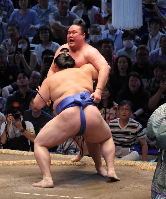新横綱・大の里は6勝目 全勝の御嶽海が敗れ、1敗で大の里