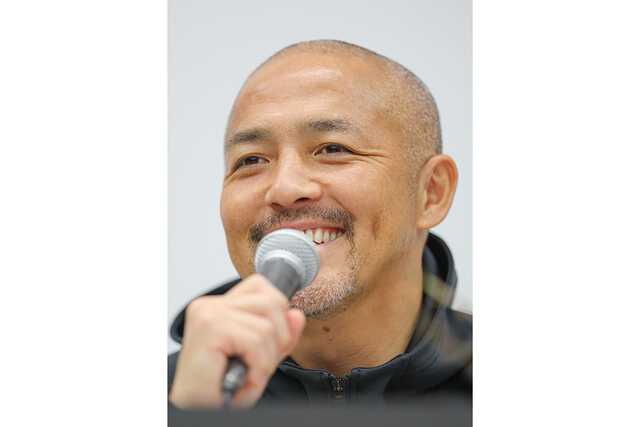 相棒に選んだ「高級“クーペ”ワゴン」とは!?［画像はJリーグ・北海道コンサドーレ札幌の引退会見をする小野伸二さん（2023年12月撮影）／Photo：時事］