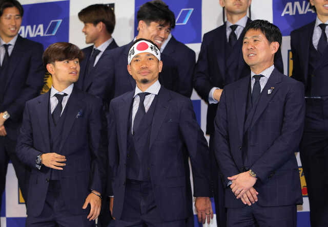 闘魂ハチマキの長友佑都(カメラ・今成 良輔)