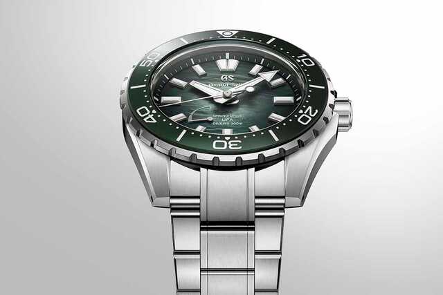イヤルの型打ちで海を表現するスプリングドライブ搭載ダイバーズ「Ushio 300 Diver」。グランドセイコーのダイバーズでは最小サイズとなる40.8mmのケース径を採用している。