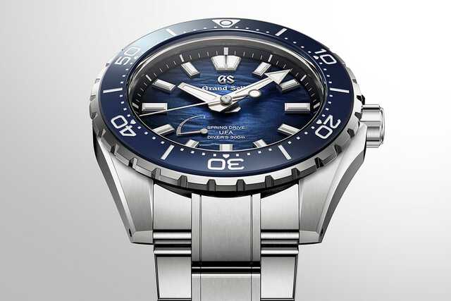 GSロゴの入ったワッペン部分には中留開閉のロック機能を搭載し、意図せずロックが解除されるのを防いでいる。