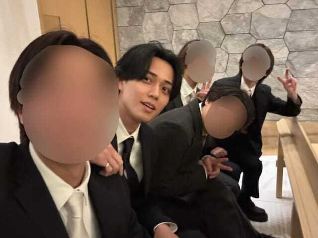 King & Princeの永瀬廉さんは4月25日、自身のInstagramを更新。親友の結婚式に参列したスーツ姿を披露し、反響を呼んでいます。（サムネイル画像出典：永瀬廉さん公式Instagramより）