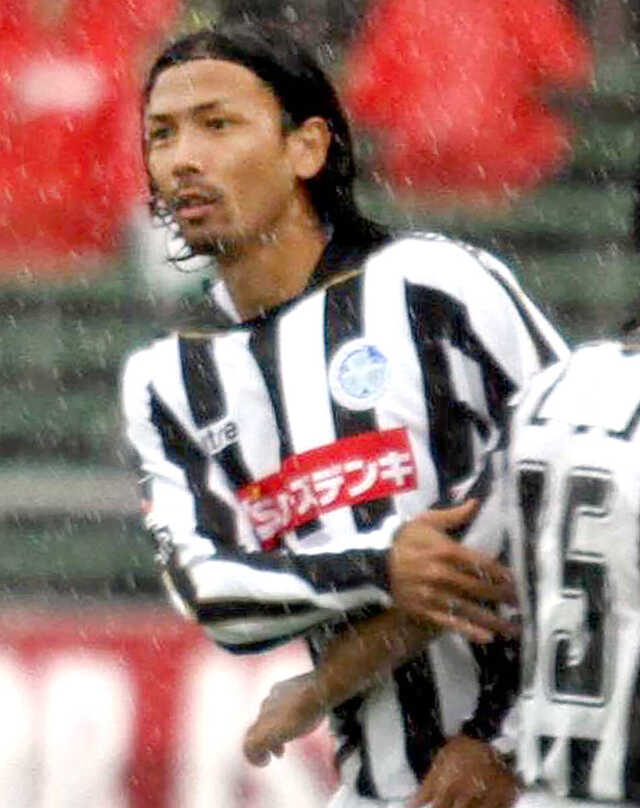 現役時代、水戸でプレーする鈴木隆行氏