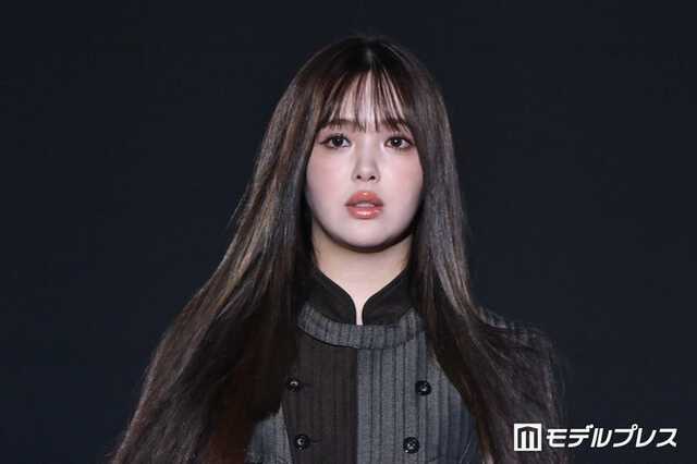 藤田ニコル、第1子出産後初イベント ロングヘア靡かせ堂々ランウェイ