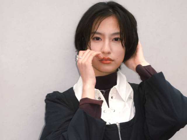 俳優の恒松祐里さんは4月5日、自身のXを更新。人生初のショートカットヘアにしたことを報告しました。（サムネイル画像出典：恒松祐里さん公式Xより）